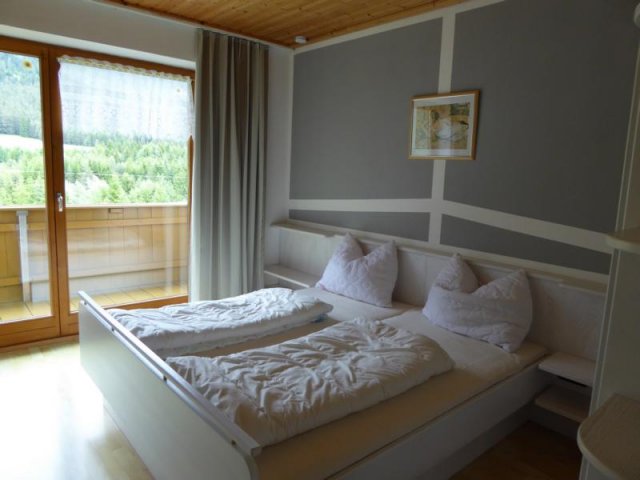 Schlafzimmer 2